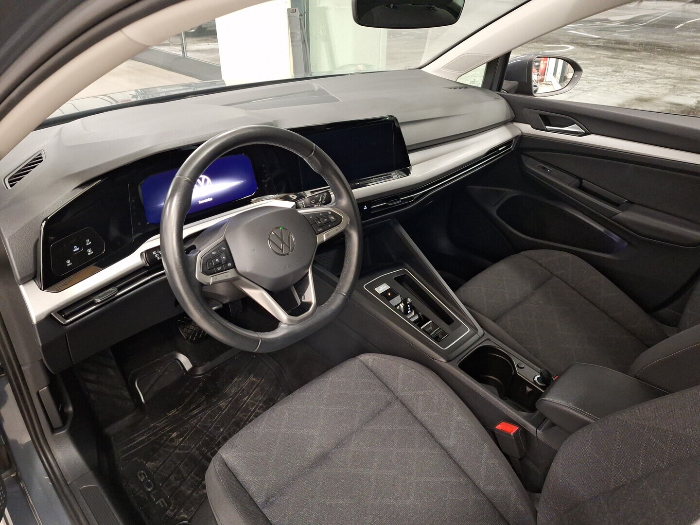 VOLKSWAGEN Golf 2023