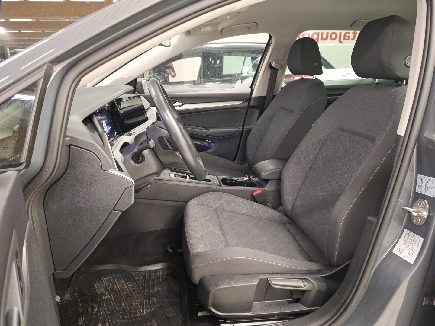 VOLKSWAGEN Golf 2023