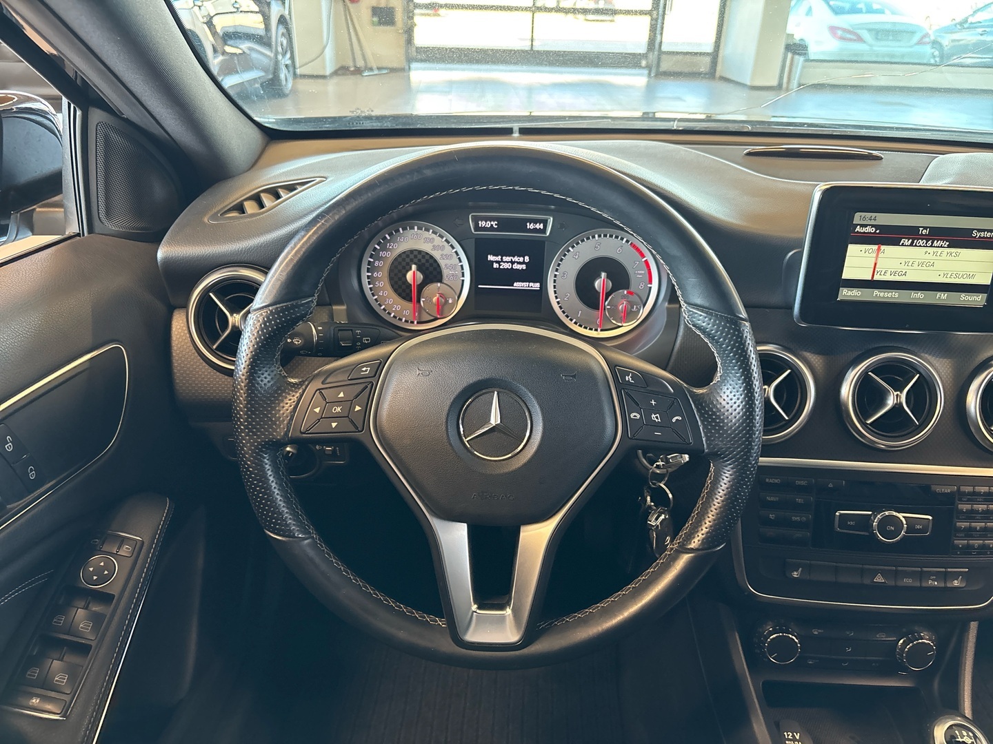 MERCEDES-BENZ A 2013