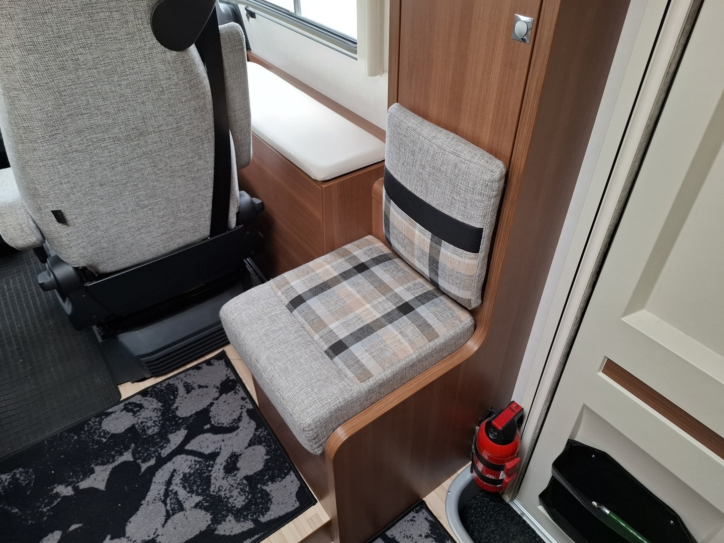 LMC Explorer Blackline i675 G 2015