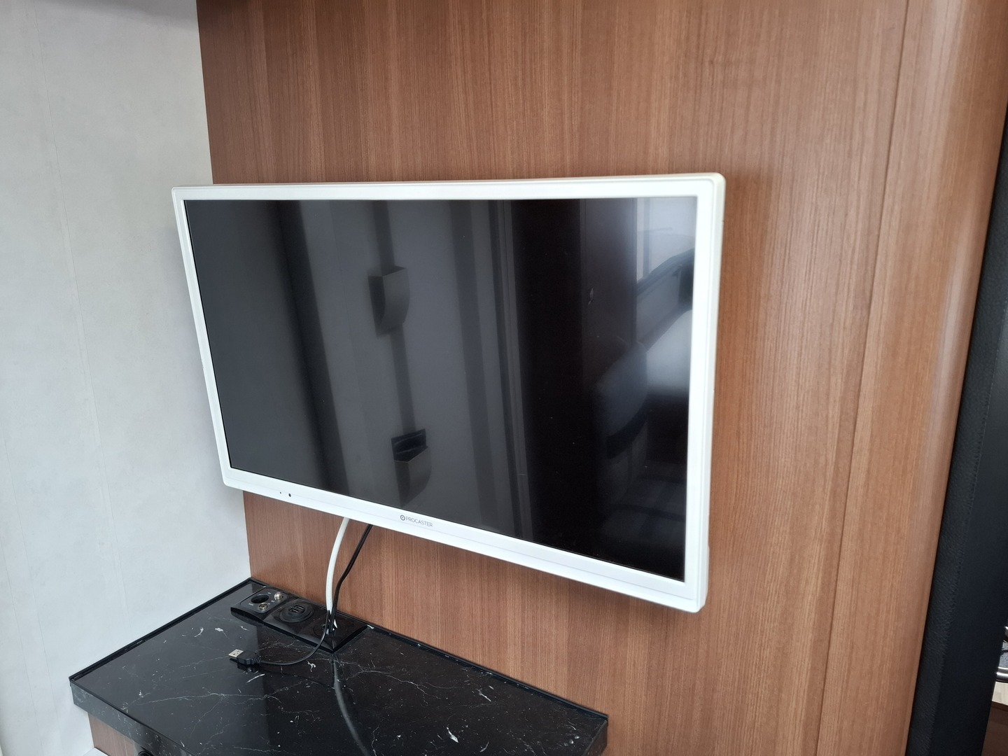 LMC Explorer Blackline i675 G 2015