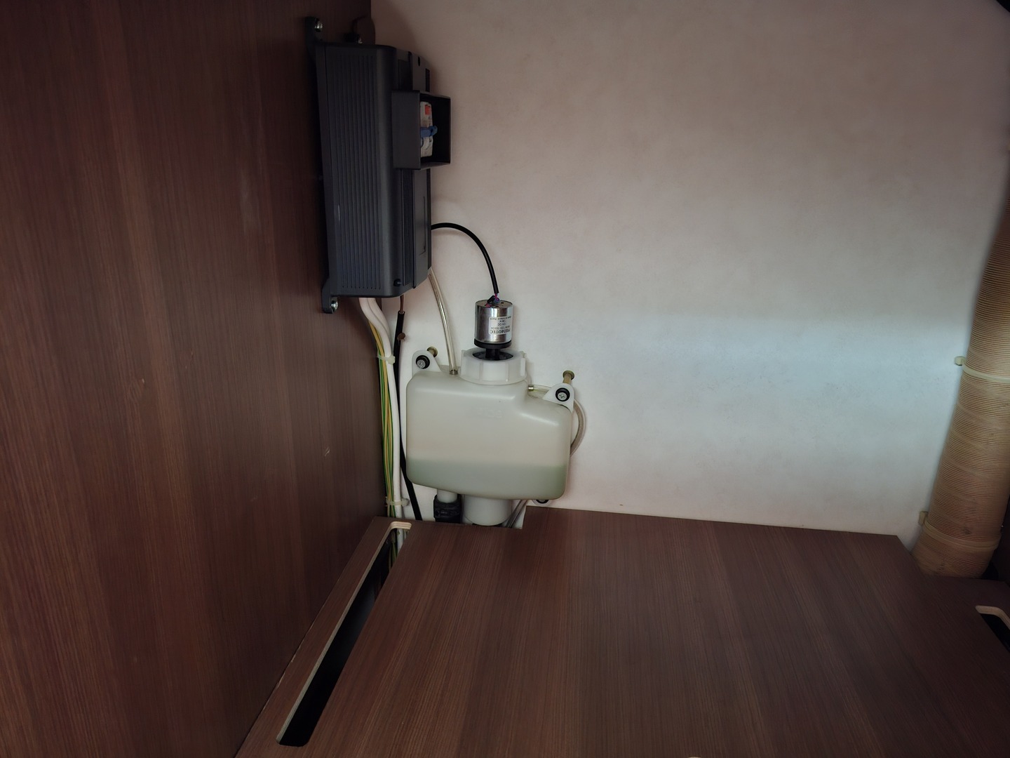 LMC Explorer Blackline i675 G 2015