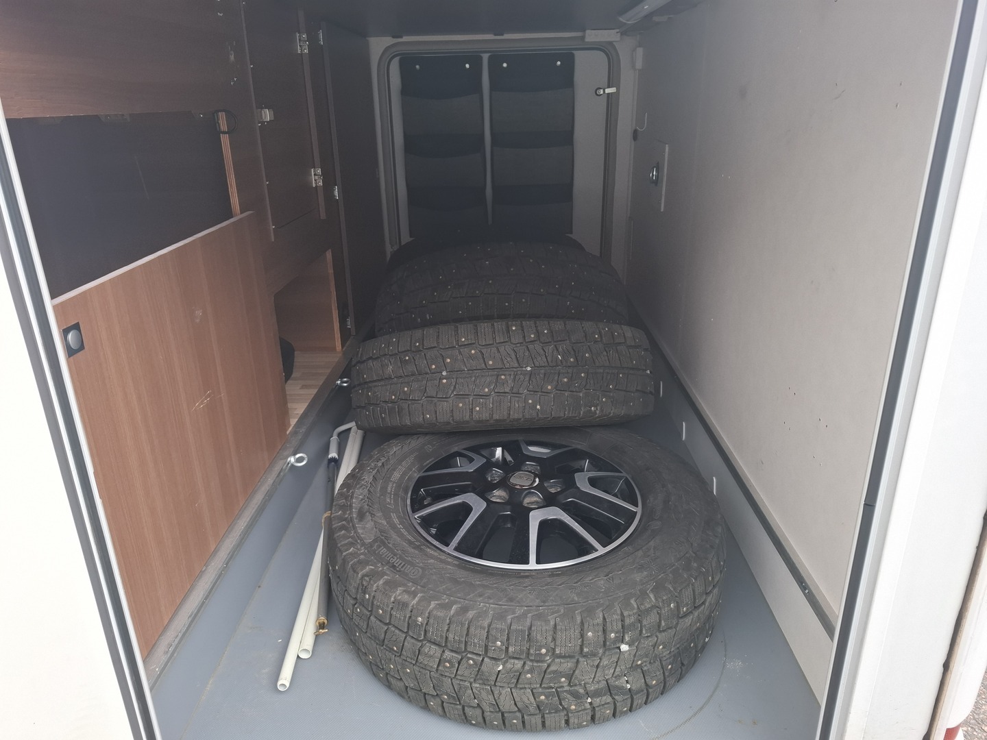 LMC Explorer Blackline i675 G 2015