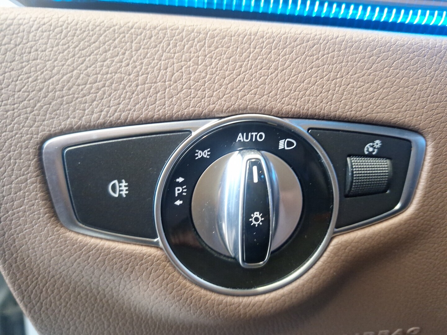 MERCEDES-BENZ E 2020