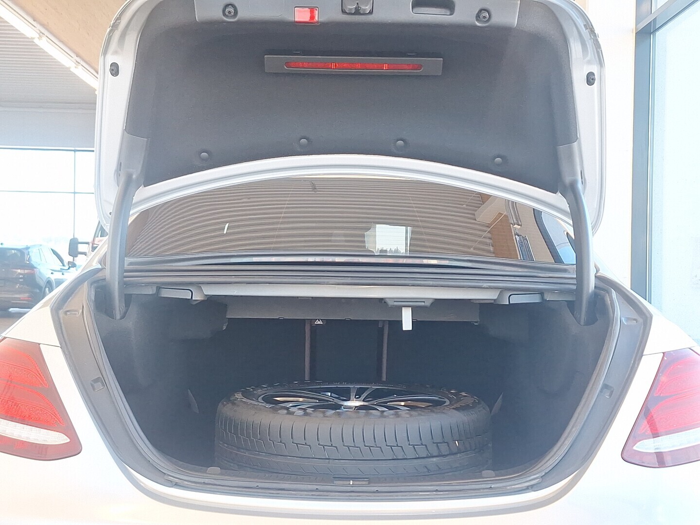 MERCEDES-BENZ E 2020