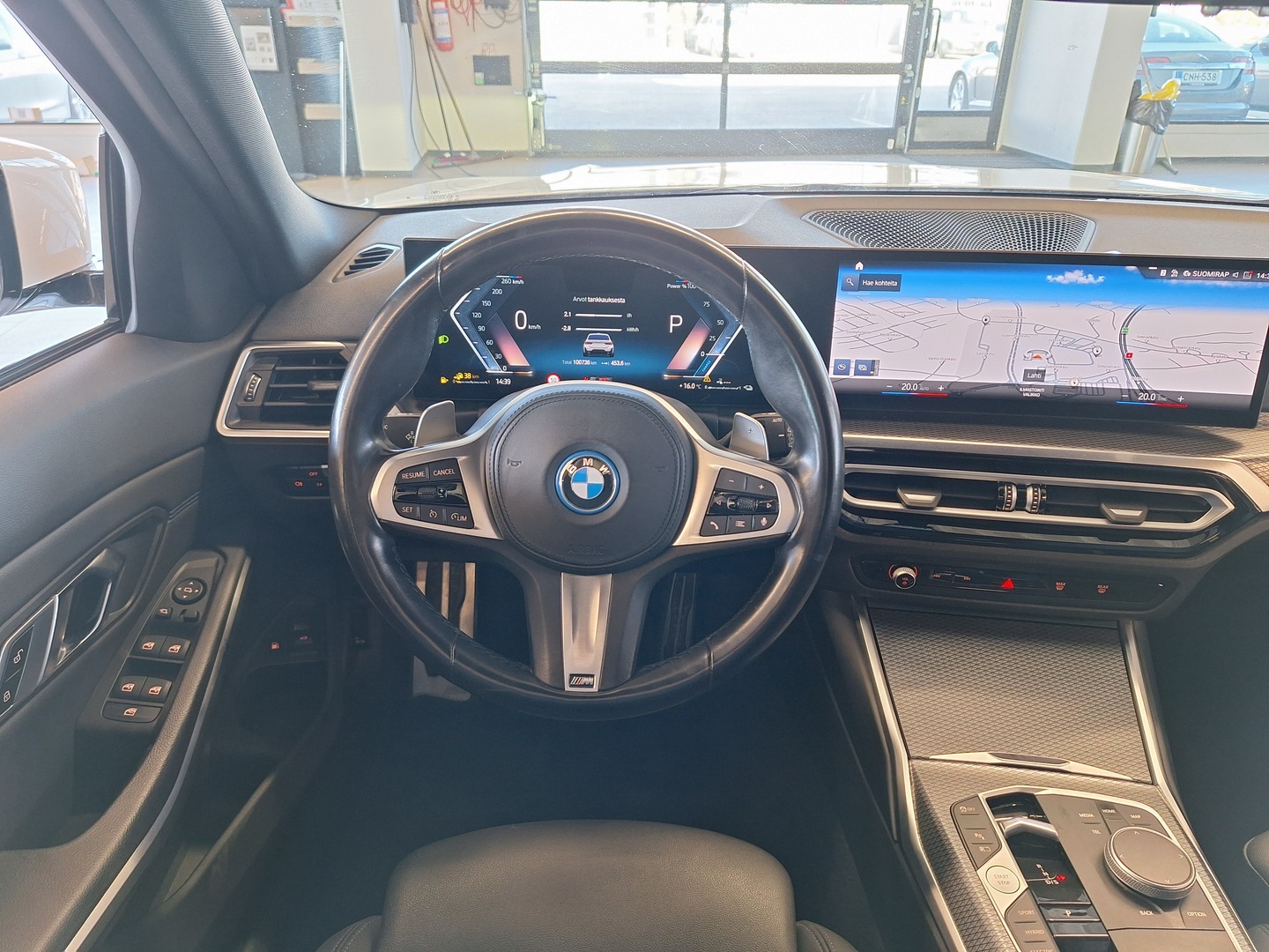 BMW 330 2023