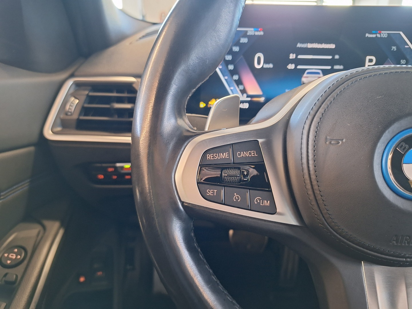 BMW 330 2023