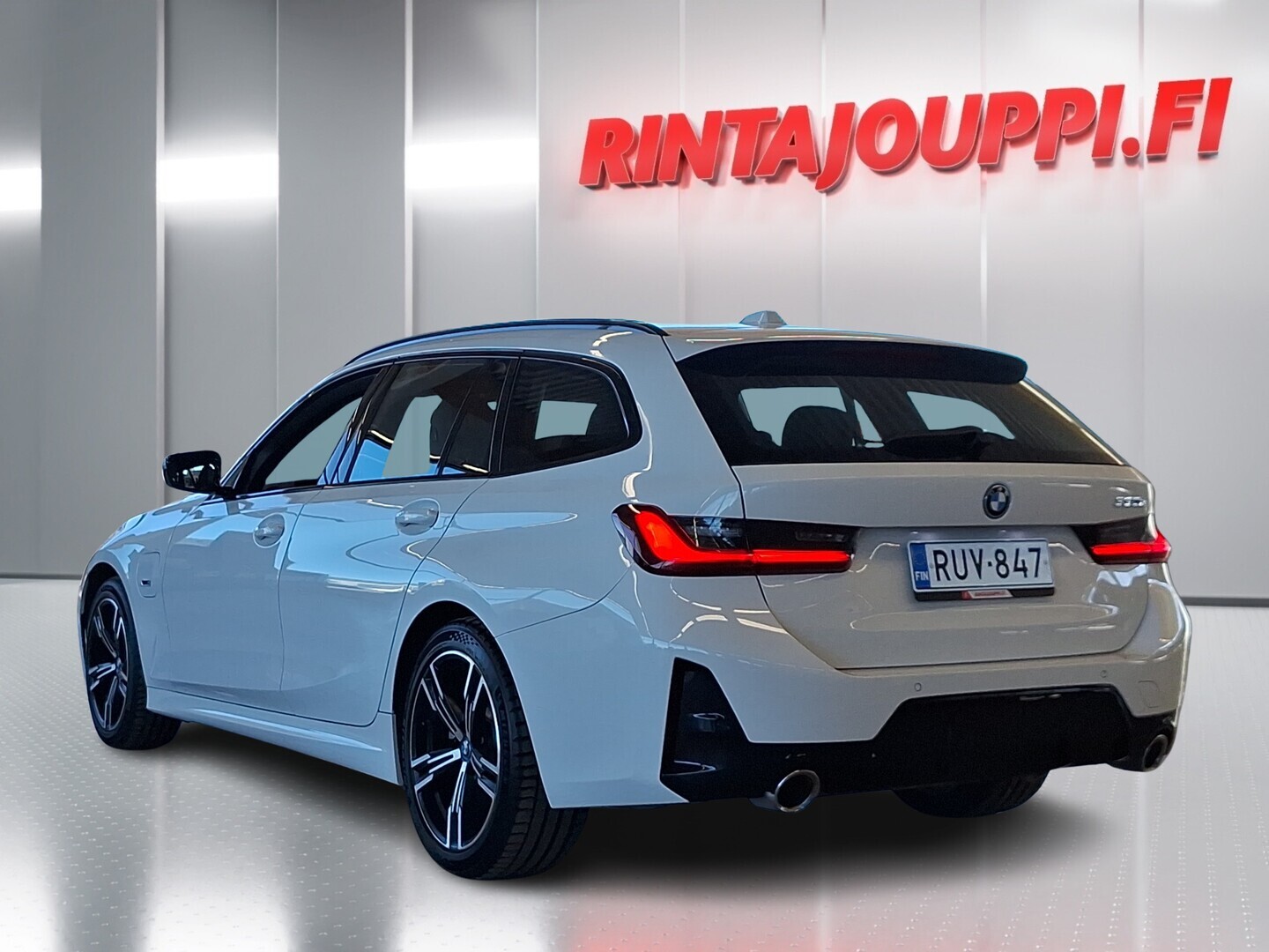 BMW 330 2023