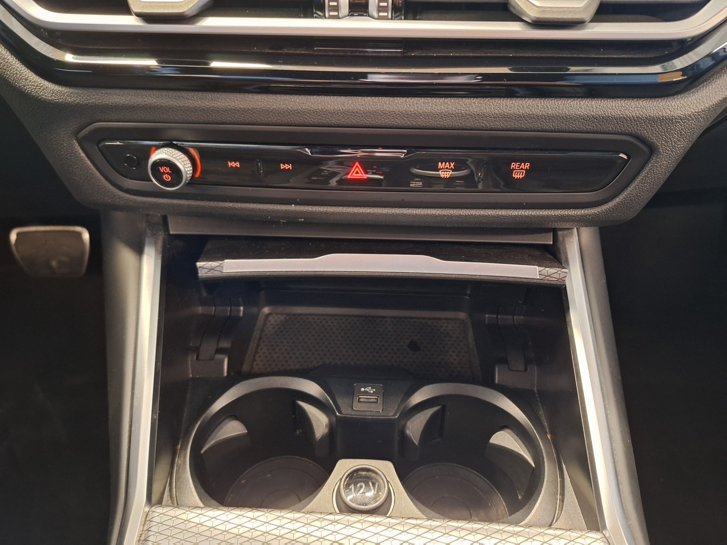 BMW 330 2023