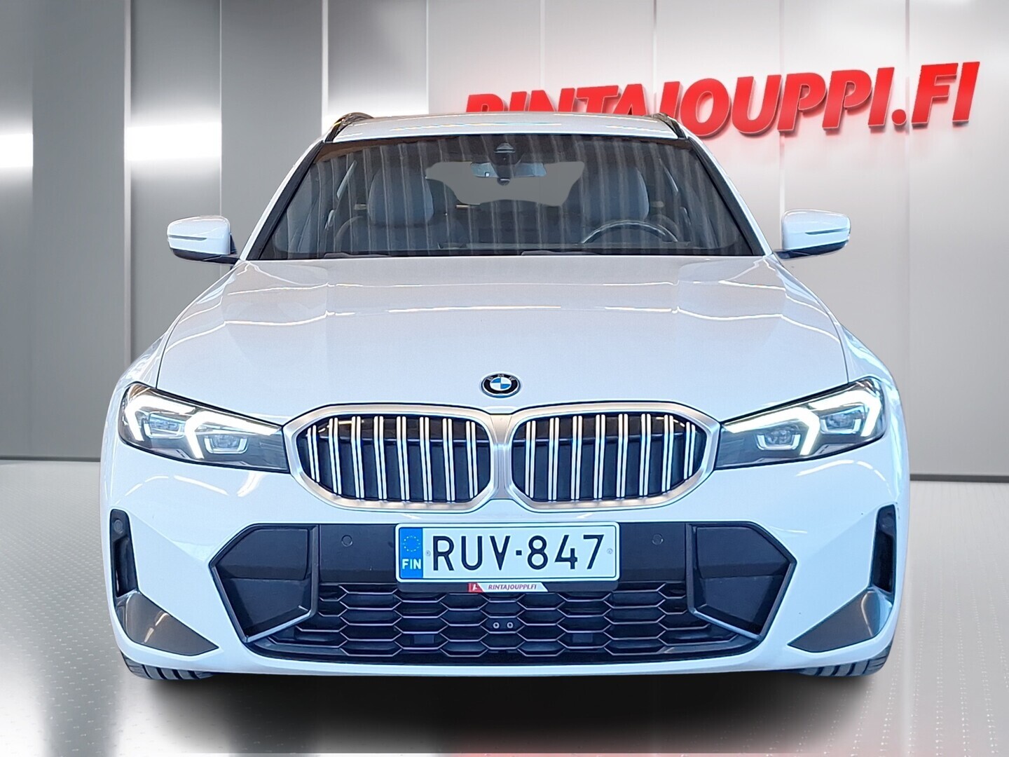 BMW 330 2023