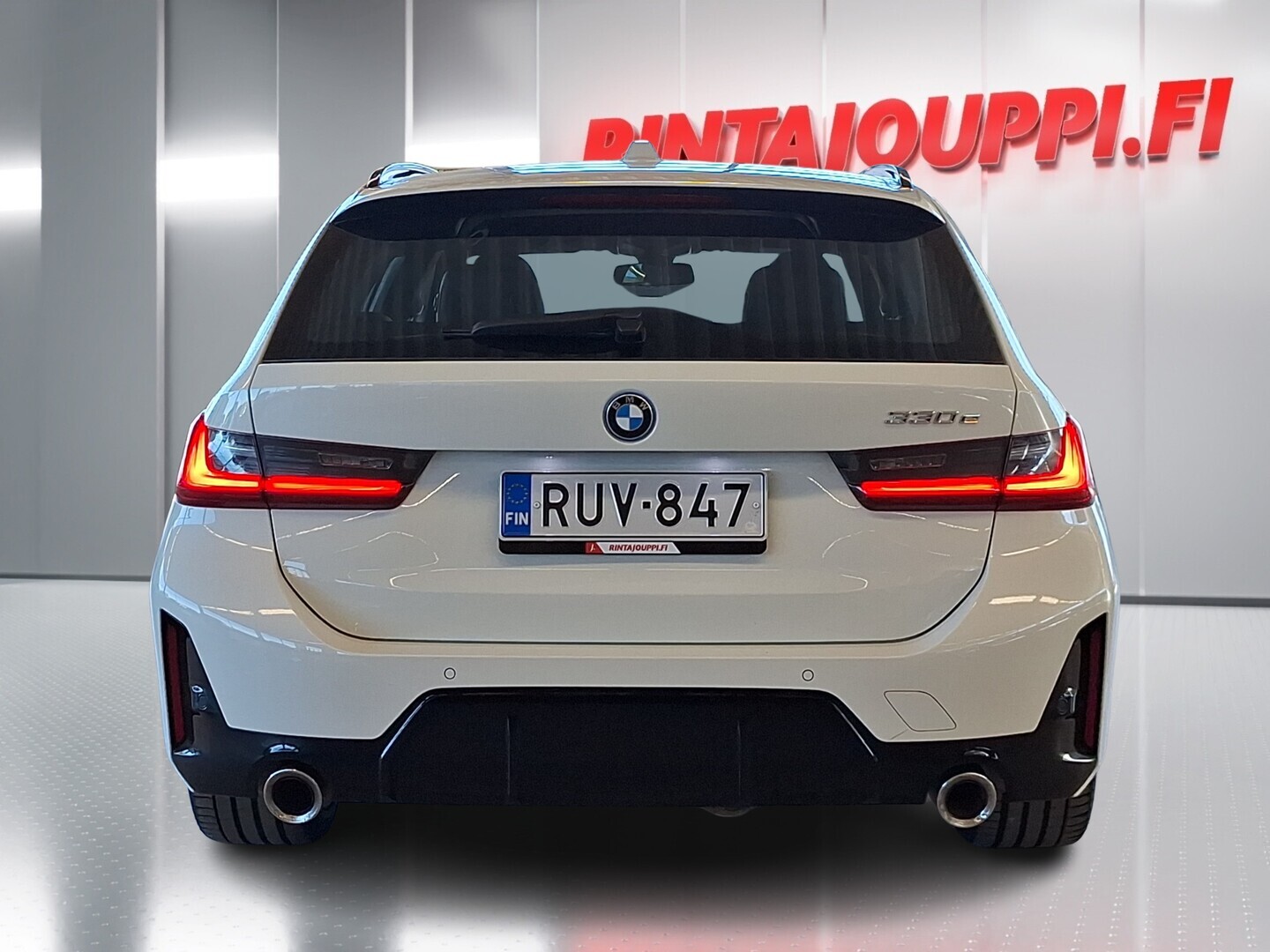 BMW 330 2023