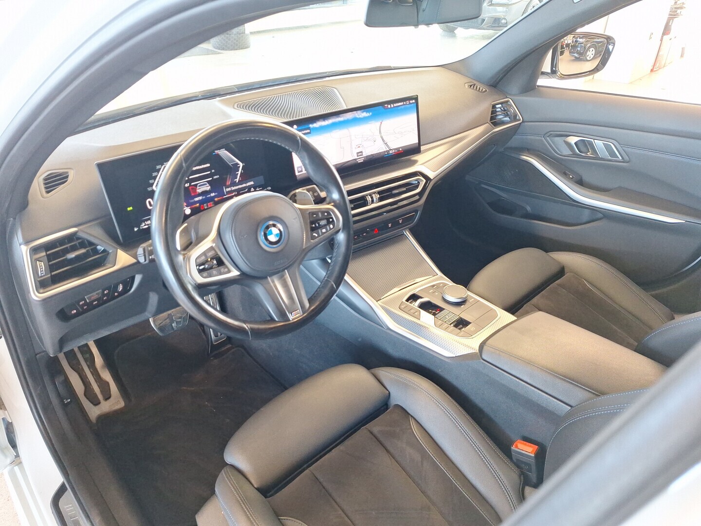 BMW 330 2023