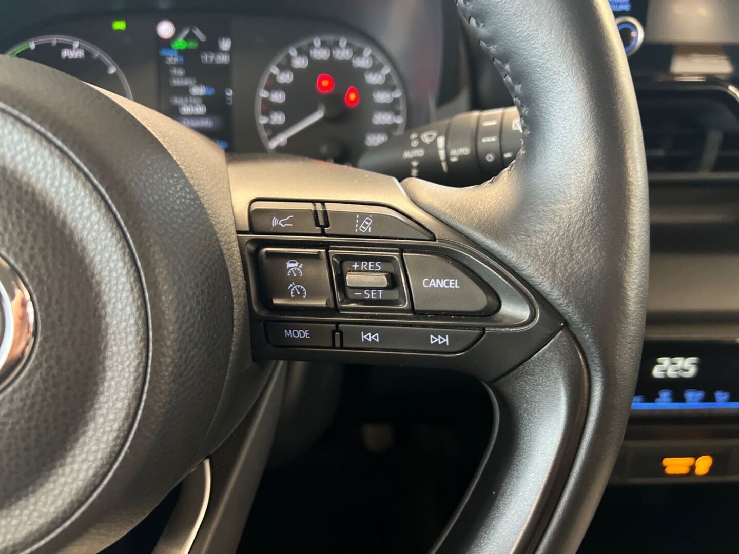 TOYOTA Yaris 2023
