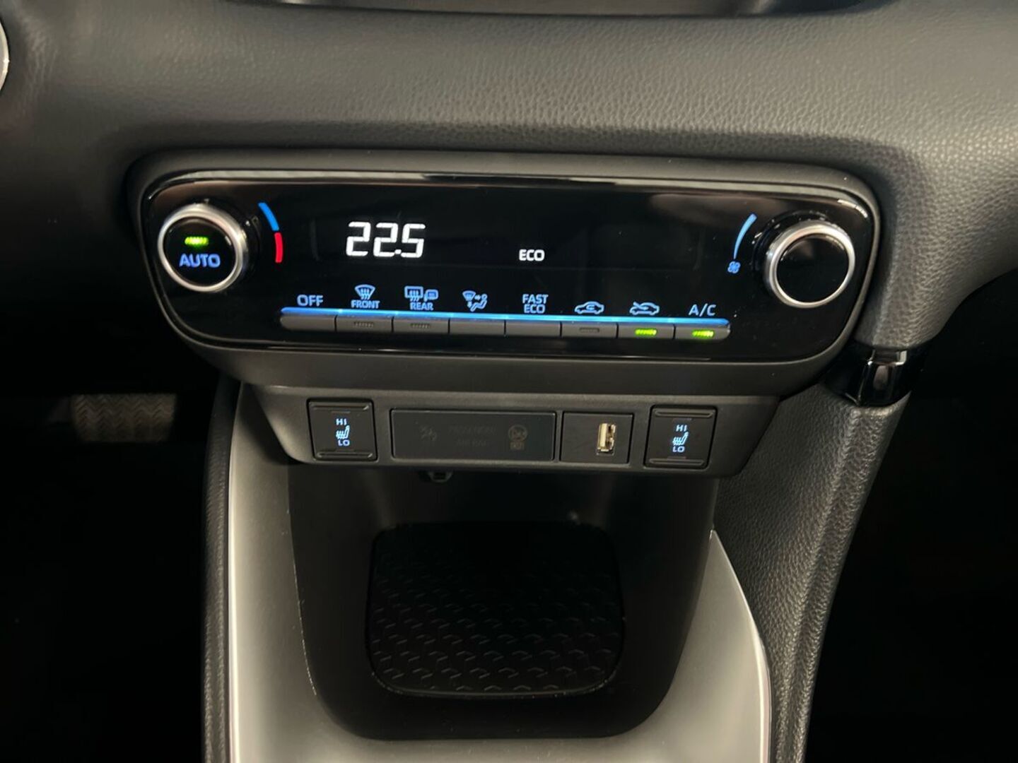 TOYOTA Yaris 2023