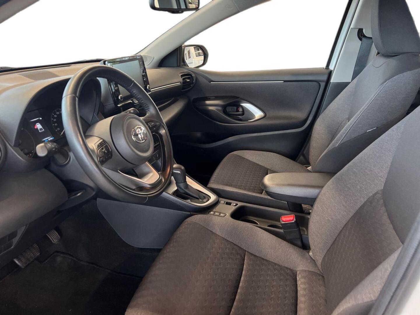 TOYOTA Yaris 2023