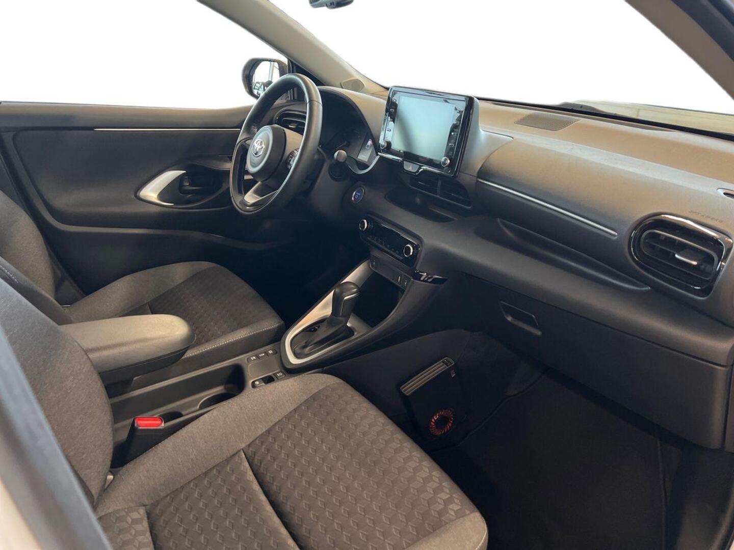 TOYOTA Yaris 2023