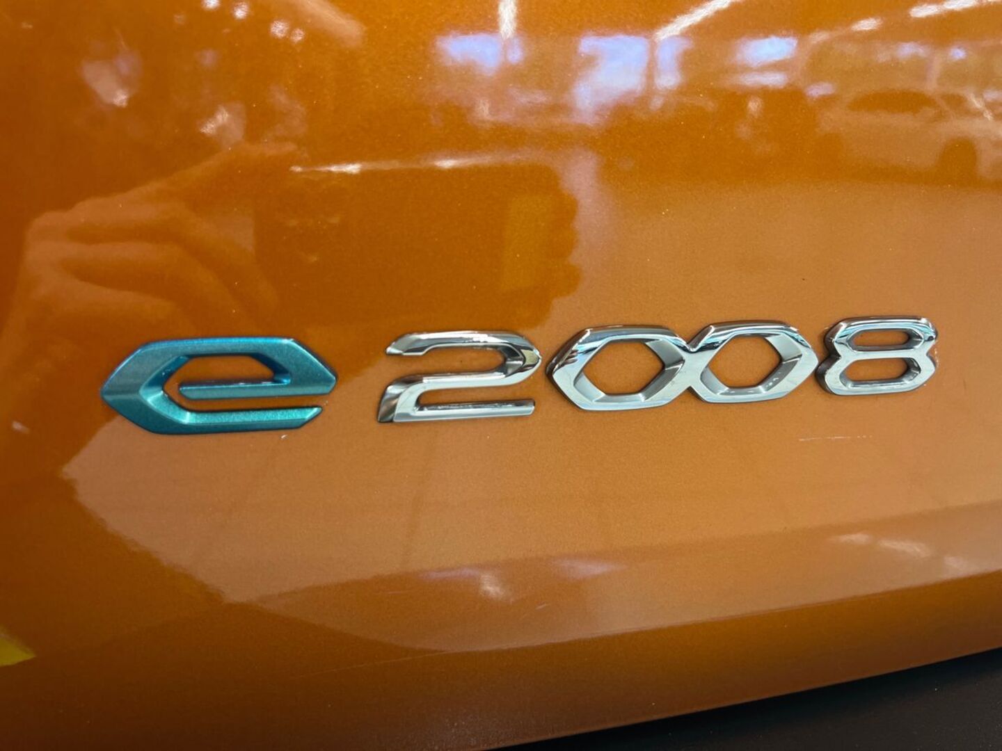 PEUGEOT e-2008 2023