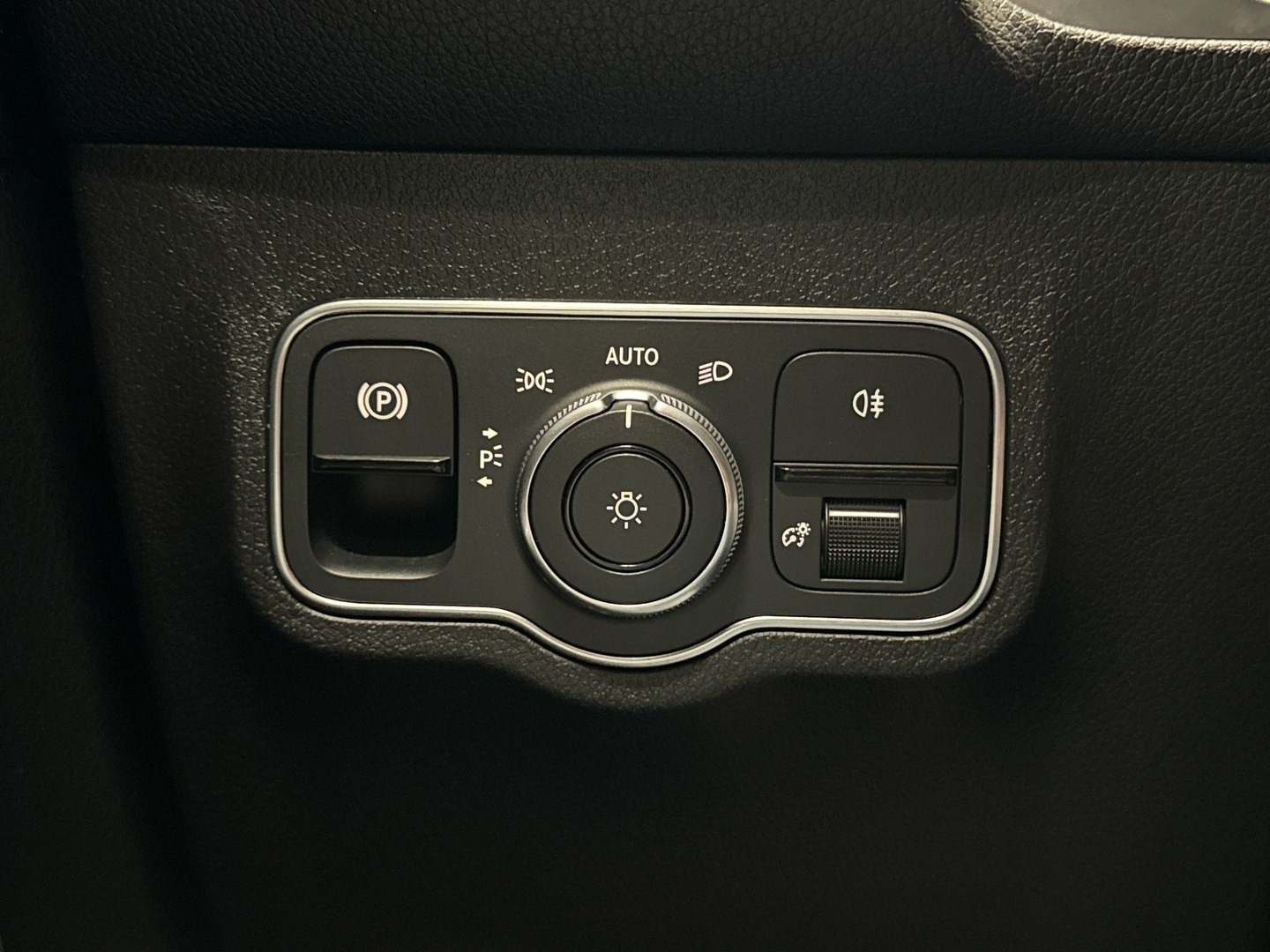 MERCEDES-BENZ EQB 2022