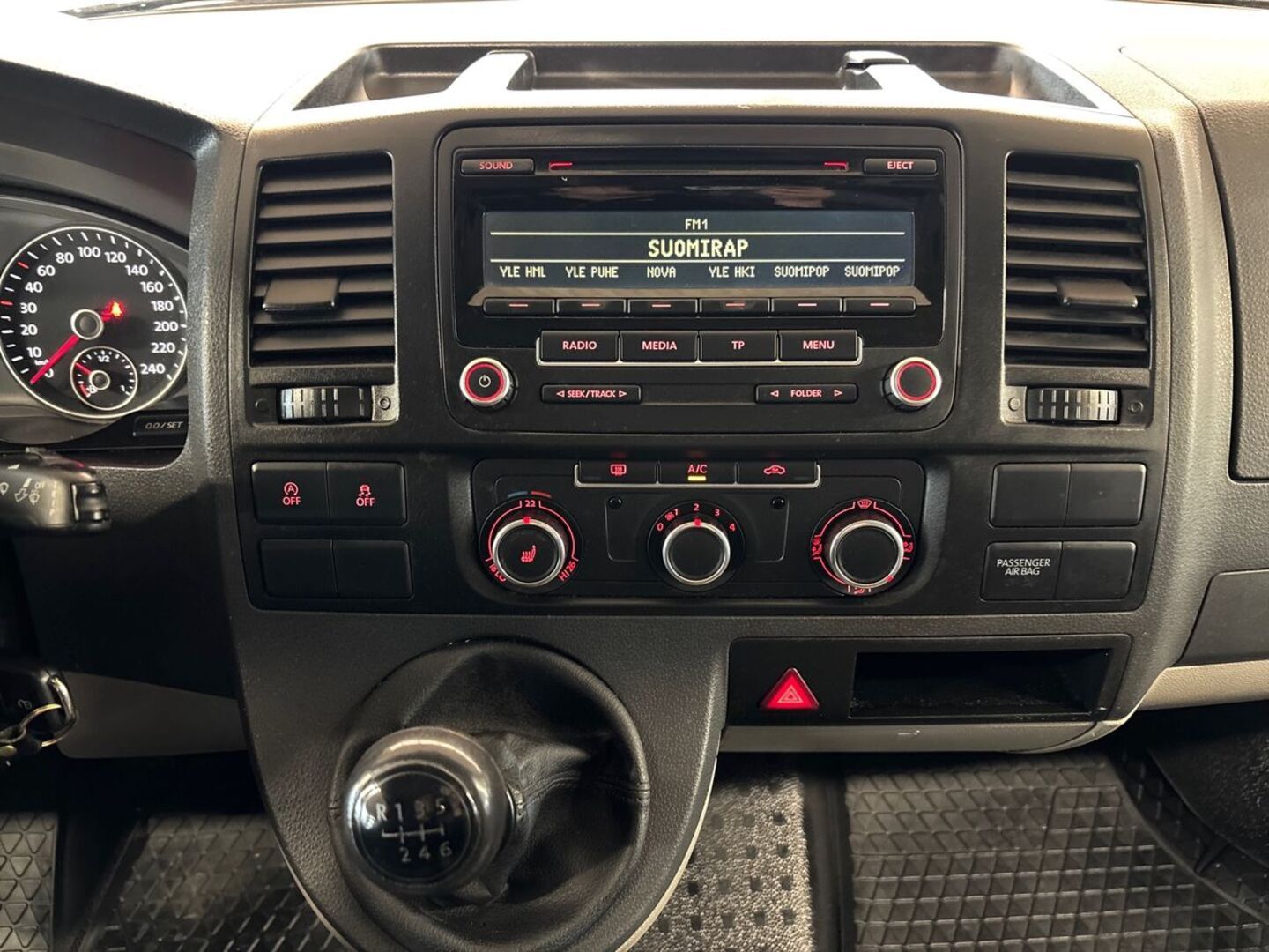VOLKSWAGEN Transporter 2015