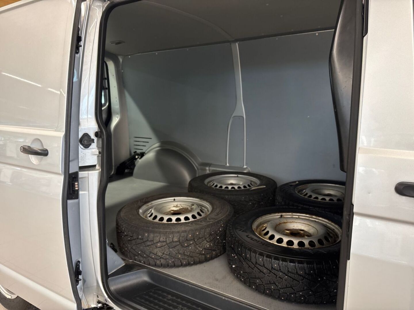 VOLKSWAGEN Transporter 2015
