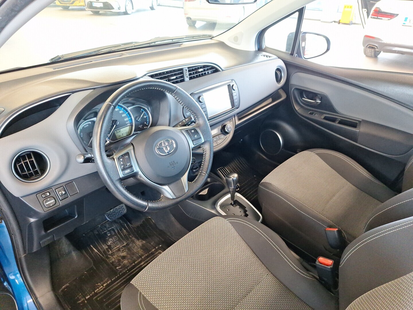 TOYOTA Yaris 2015