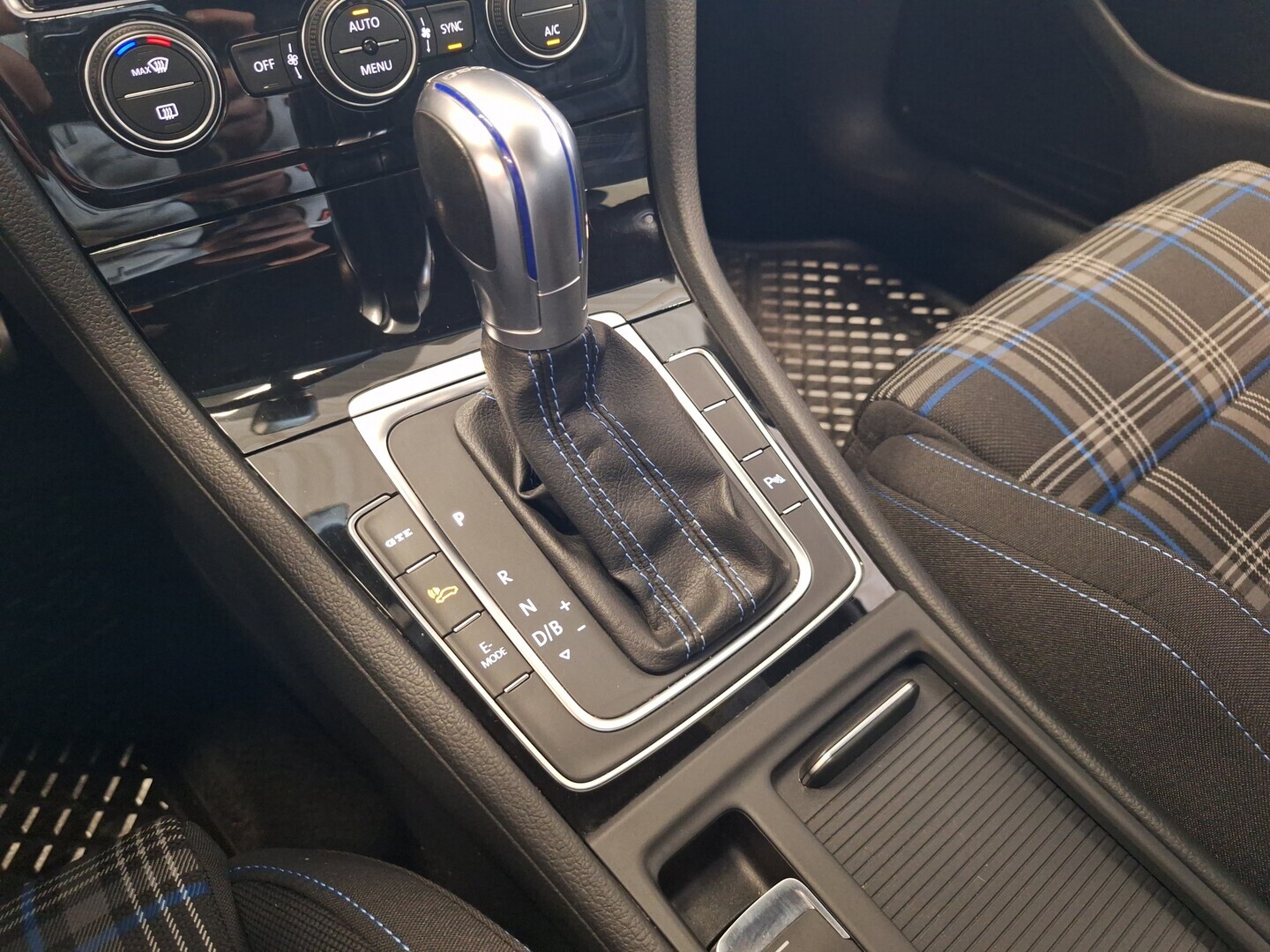 VOLKSWAGEN Golf 2020