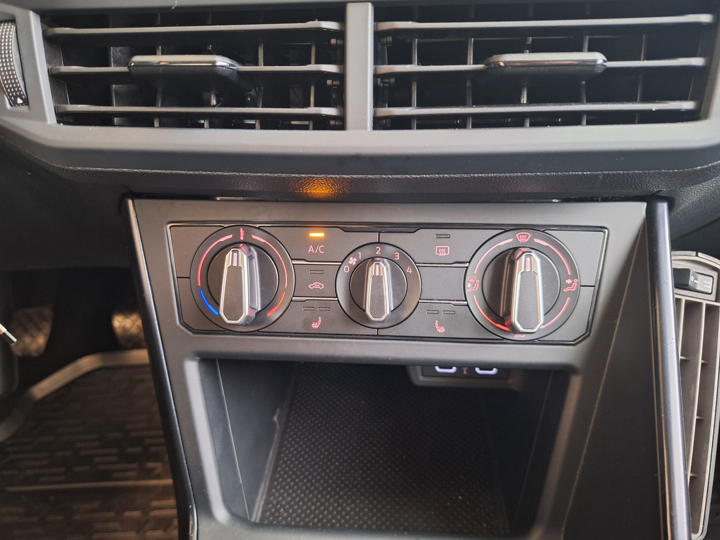 VOLKSWAGEN Polo 2020