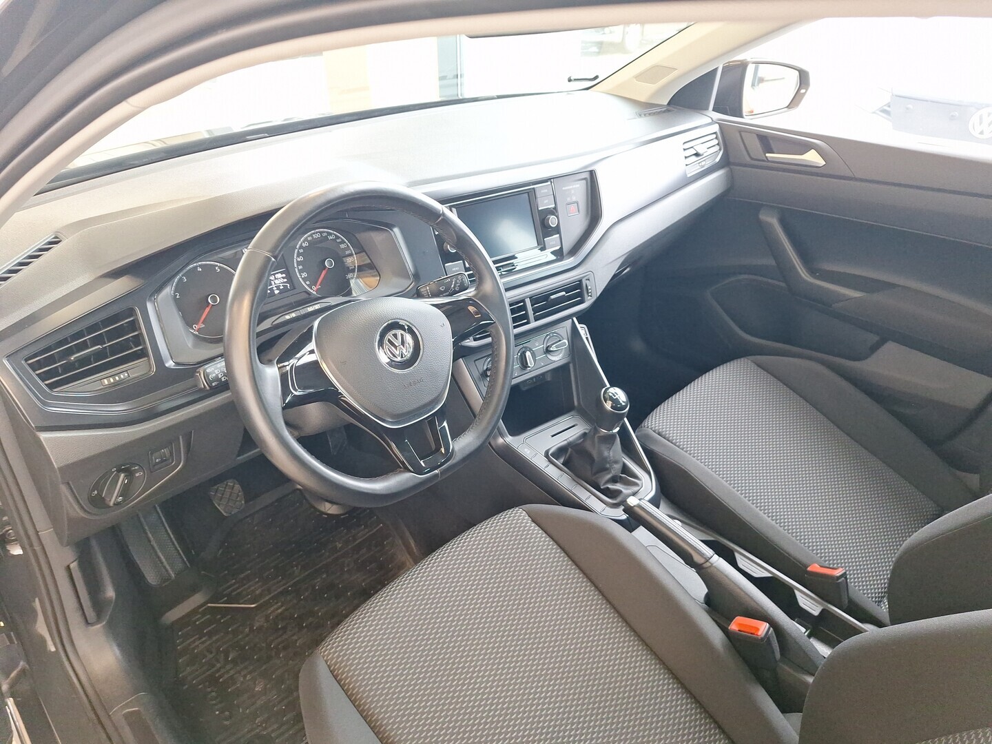 VOLKSWAGEN Polo 2020