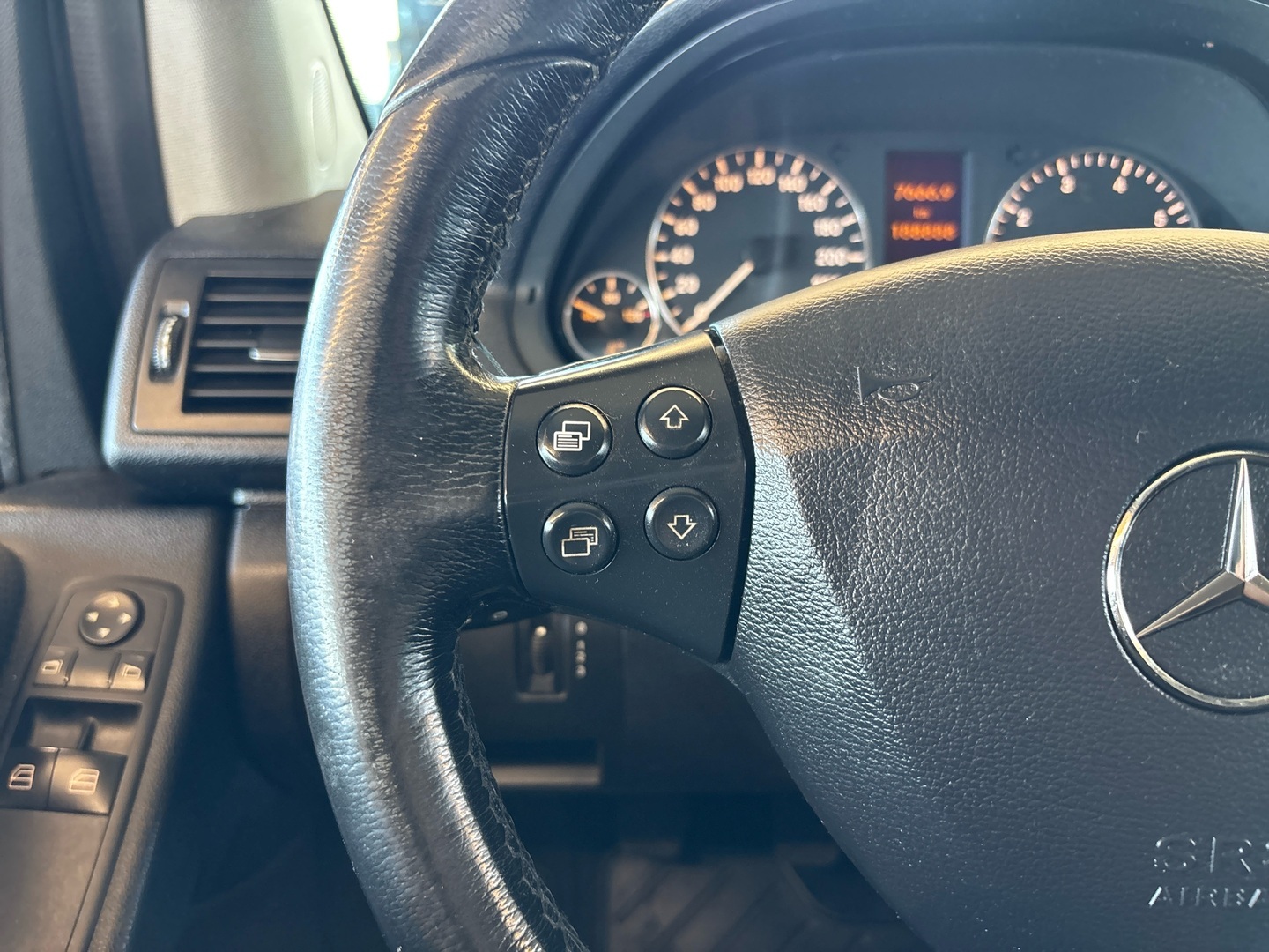 MERCEDES-BENZ A 2009