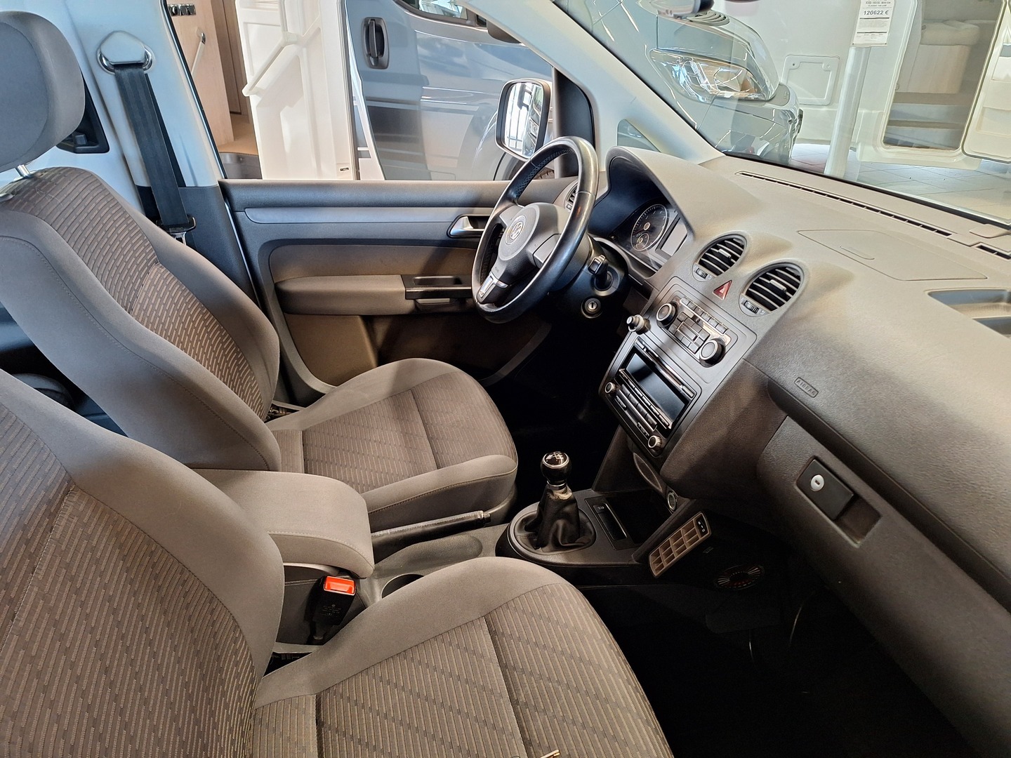 VOLKSWAGEN Caddy 2011