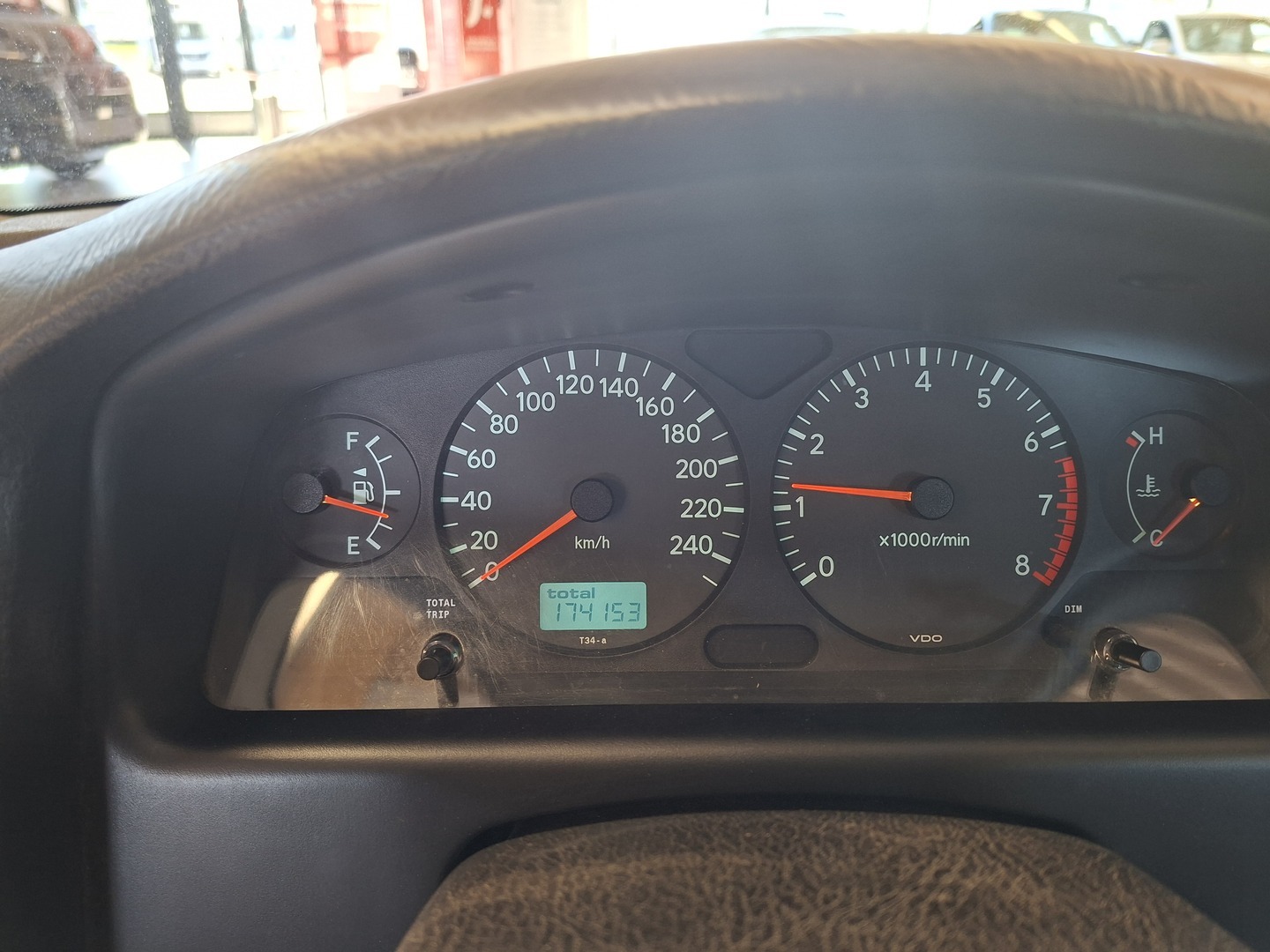 TOYOTA Avensis 2002