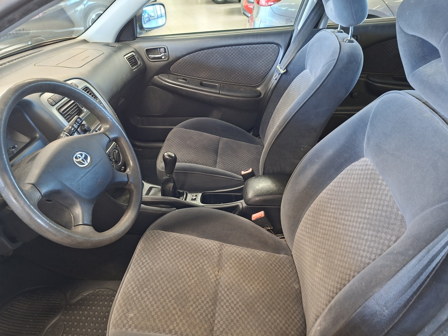 TOYOTA Avensis 2002
