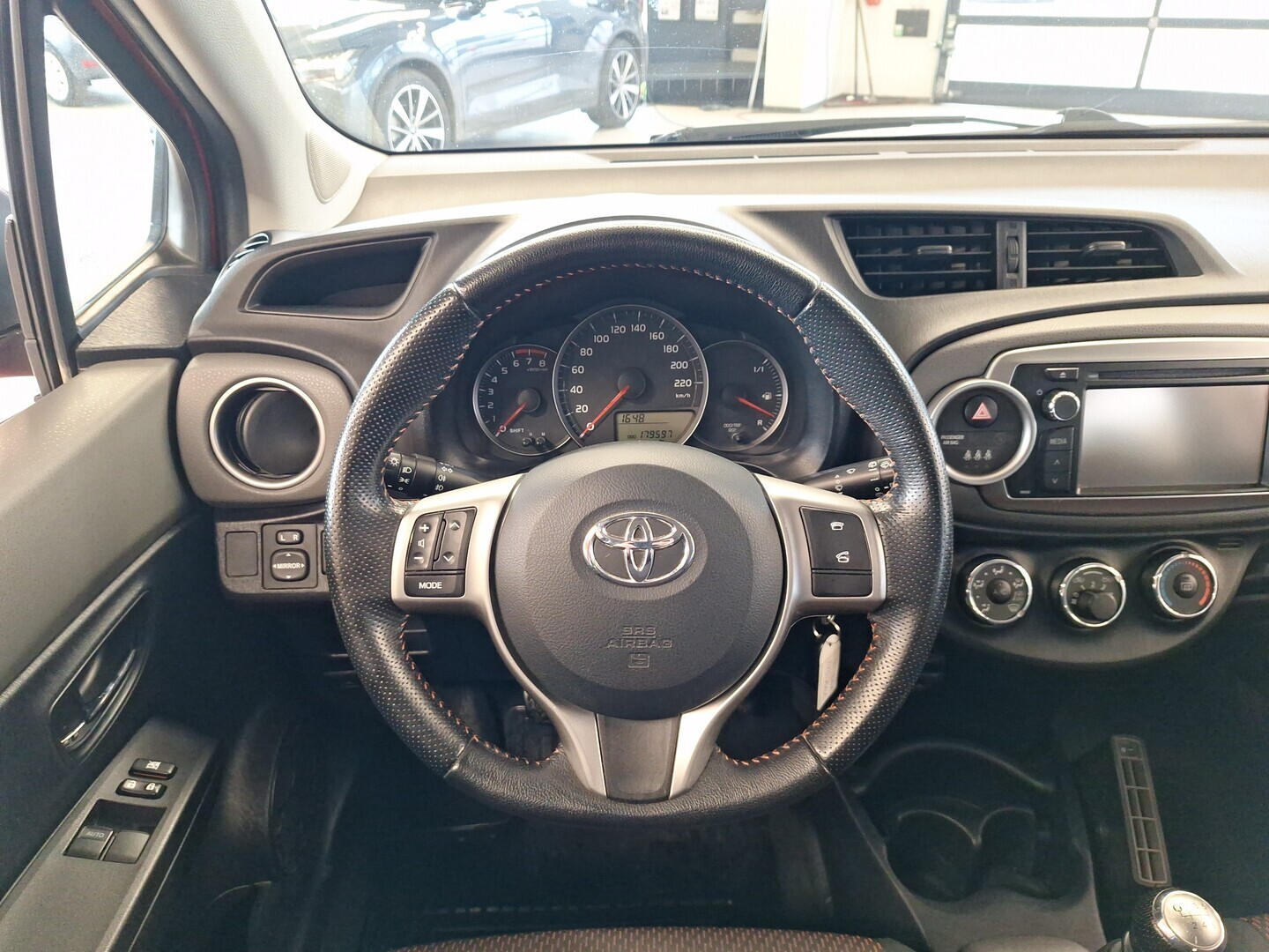 TOYOTA Yaris 2012