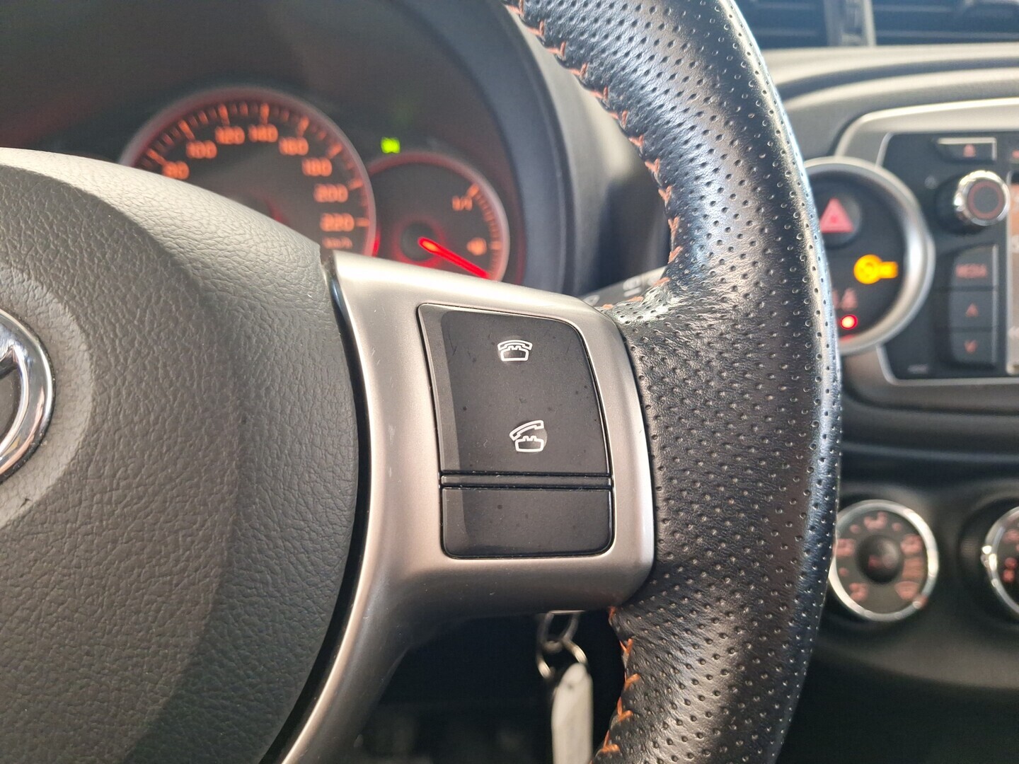 TOYOTA Yaris 2012