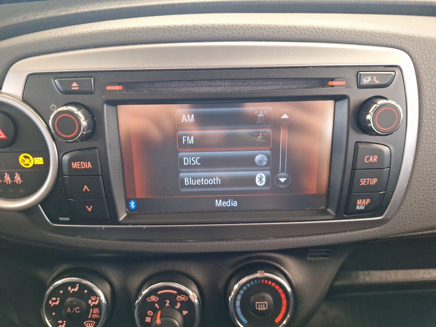 TOYOTA Yaris 2012