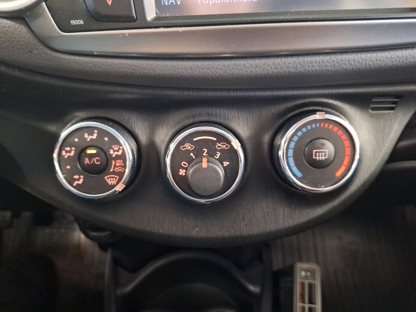 TOYOTA Yaris 2012