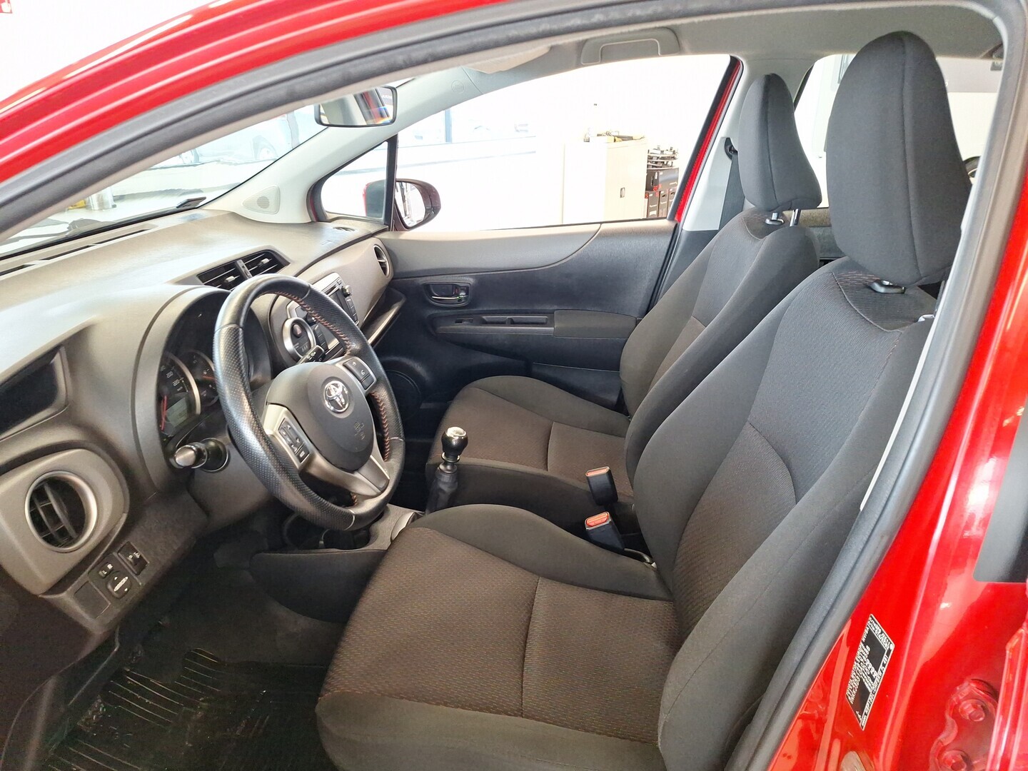 TOYOTA Yaris 2012