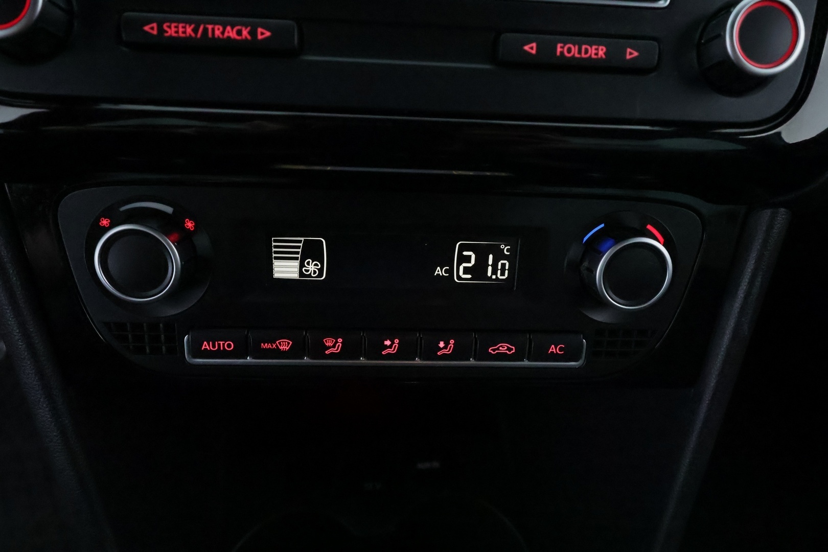 VOLKSWAGEN Polo 2014