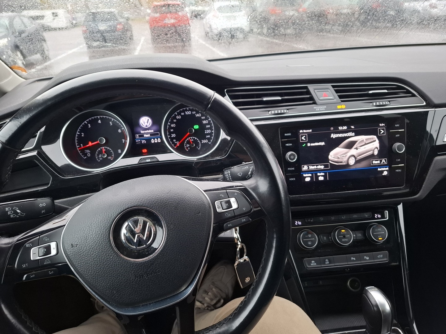 VOLKSWAGEN Touran 2018