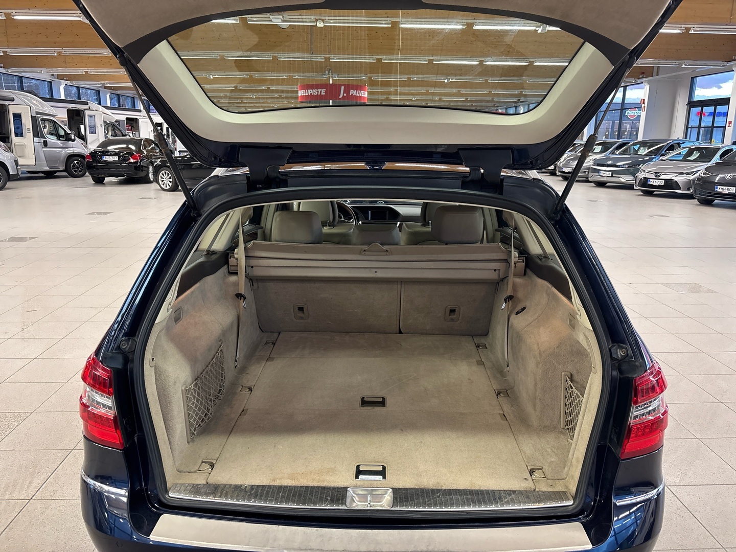 MERCEDES-BENZ E 2012