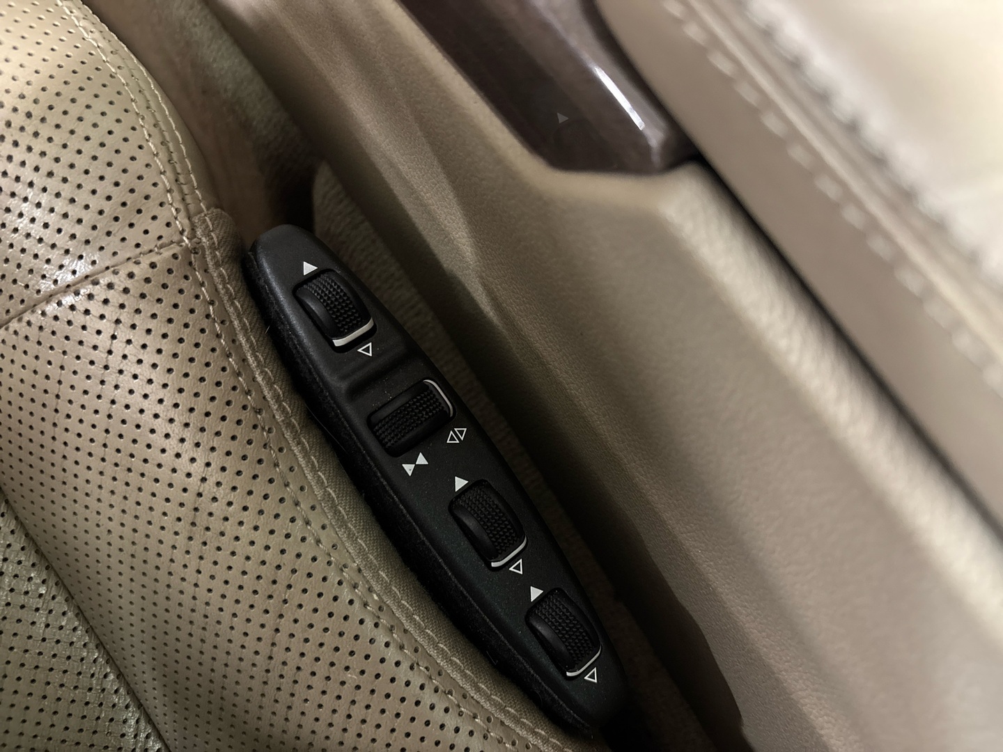 MERCEDES-BENZ E 2012
