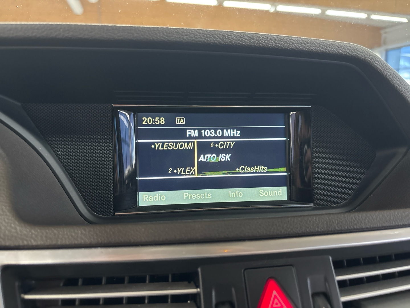 MERCEDES-BENZ E 2012