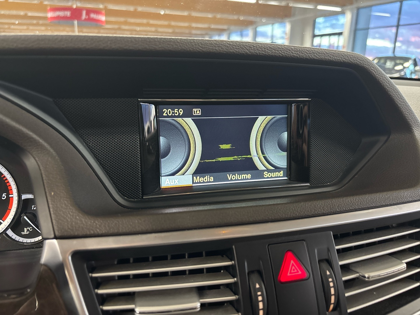 MERCEDES-BENZ E 2012
