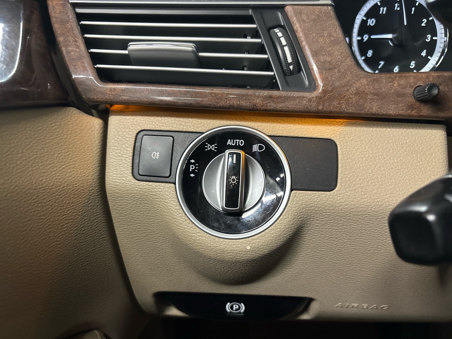 MERCEDES-BENZ E 2012