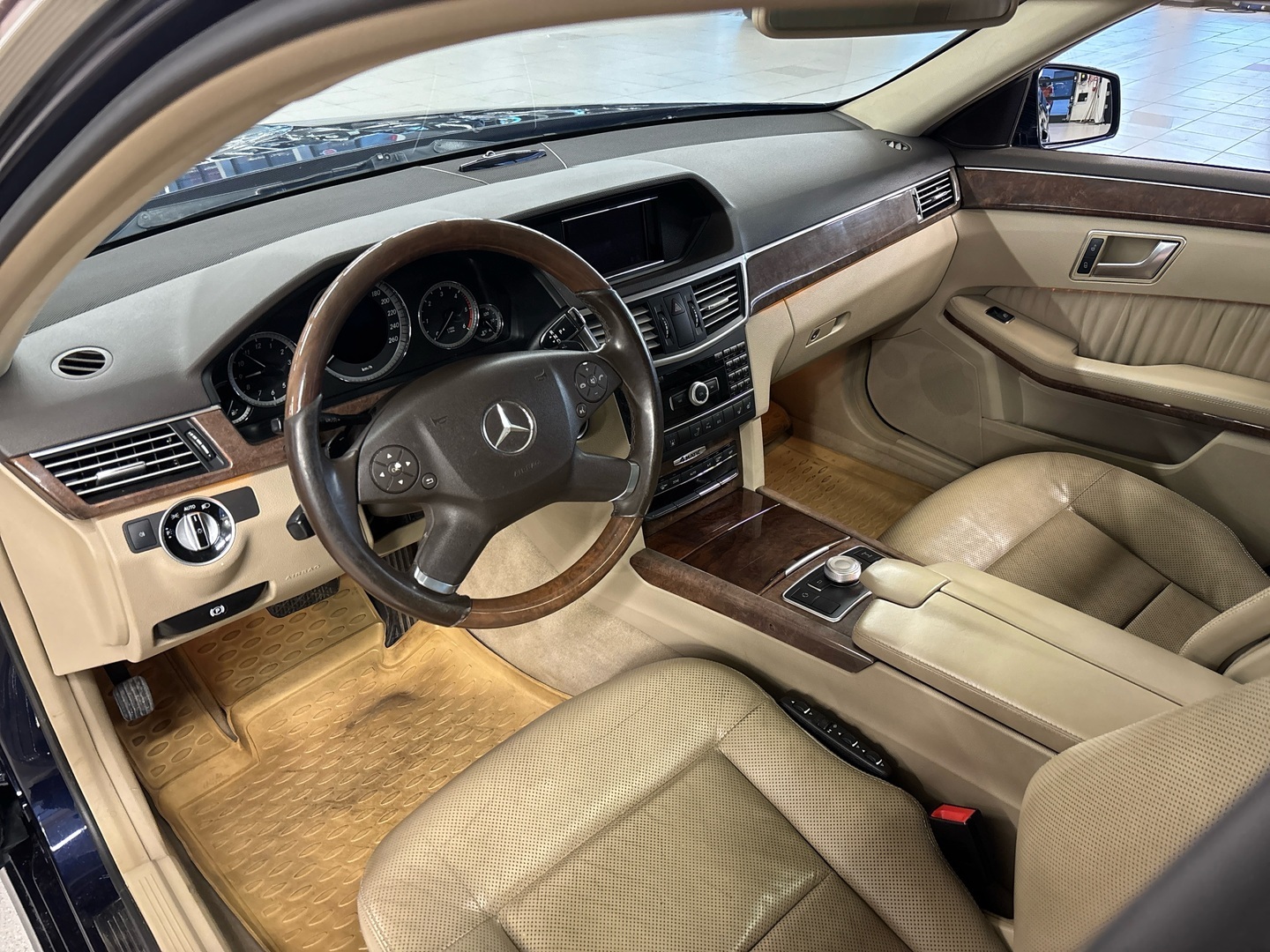 MERCEDES-BENZ E 2012
