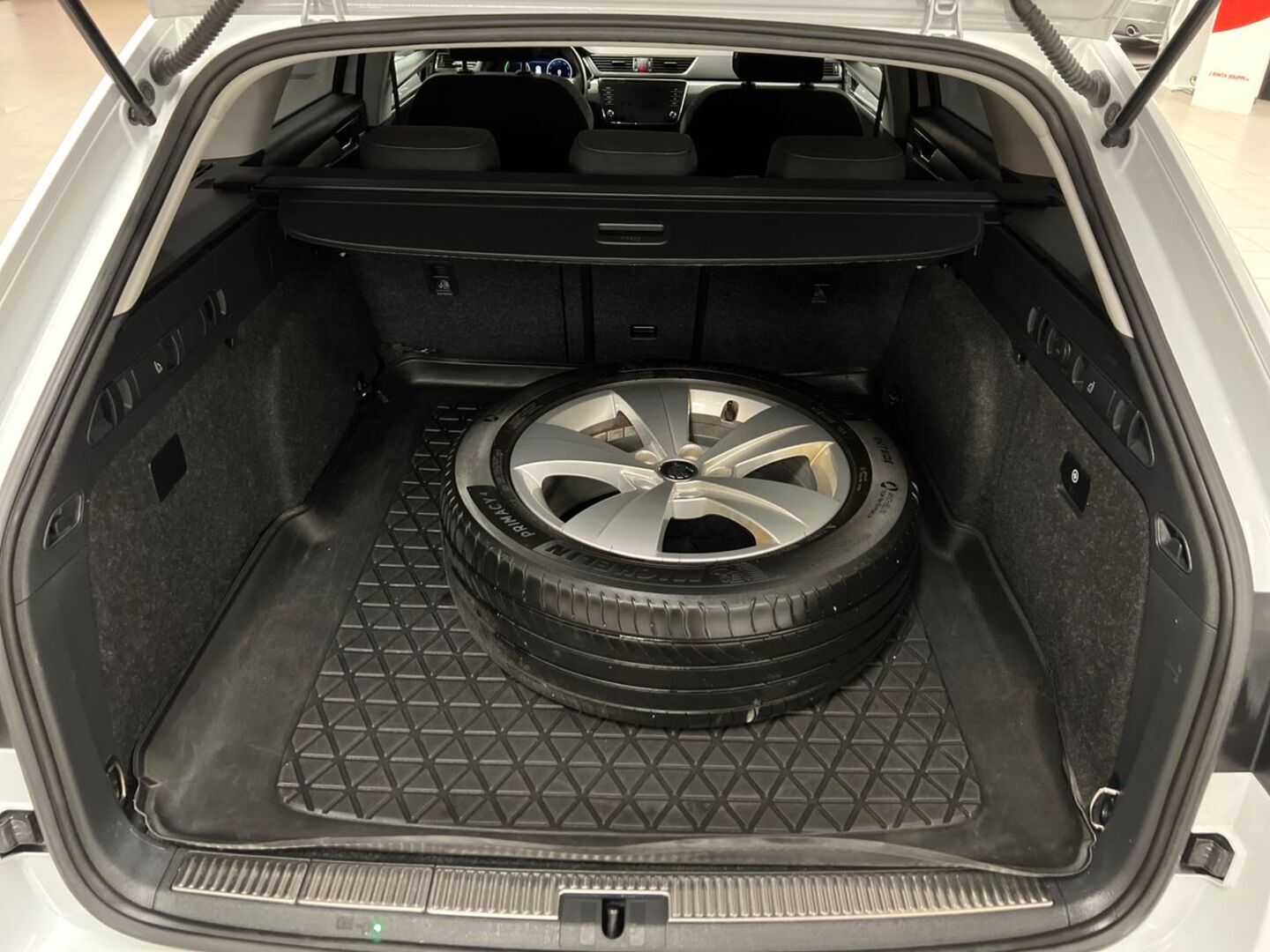 SKODA Superb 11