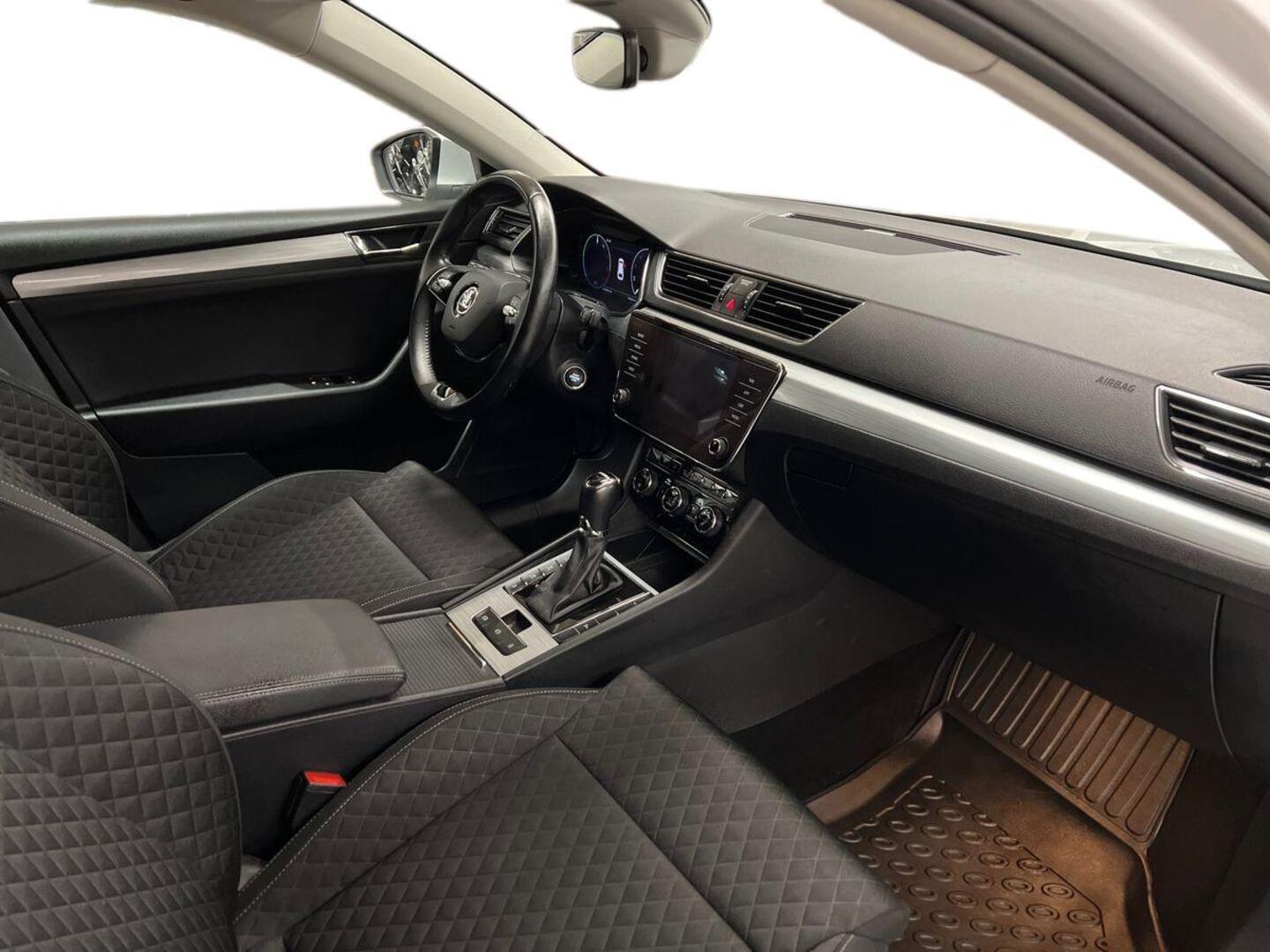 SKODA Superb 9