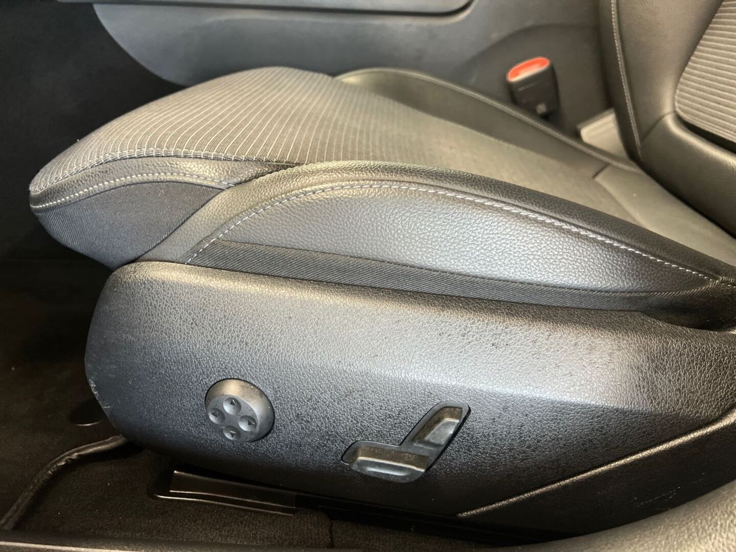 MERCEDES-BENZ C 2023