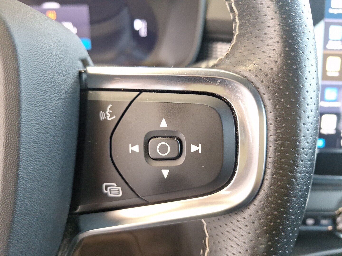 VOLVO XC40 2021