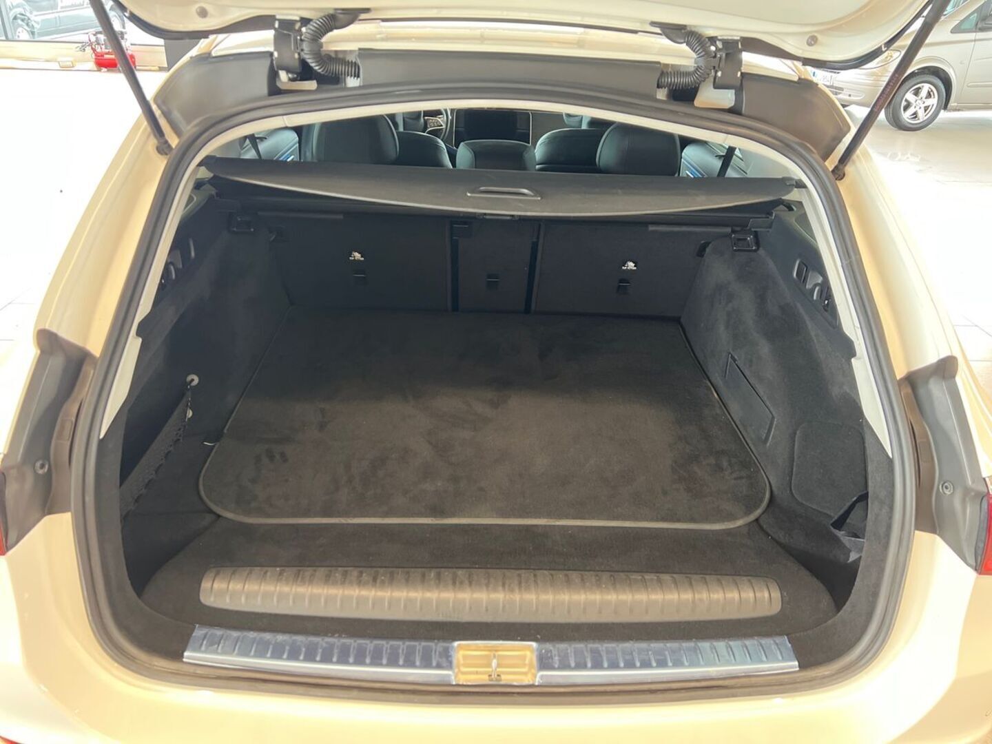 MERCEDES-BENZ E 2024